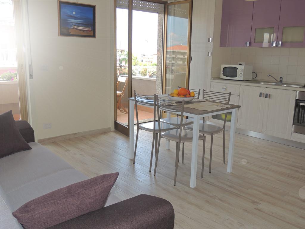 Apartment I Mastrazzi Riposto Eksteriør billede