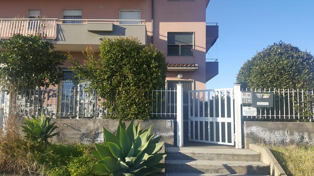 Apartment I Mastrazzi Riposto Eksteriør billede